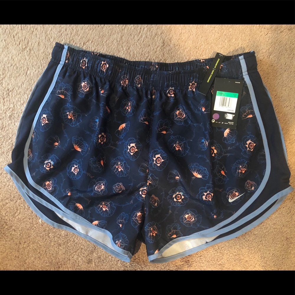 Women’s Nike Tempo Shorts - XL - NEW